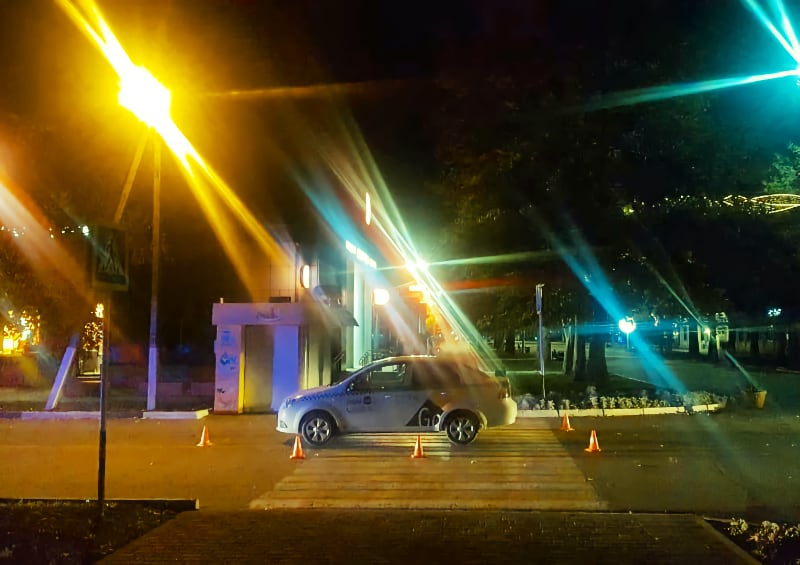 В Славянске-на-Кубани водитель иномарки сбил двух 16-летних девушек на пешеходном переходе